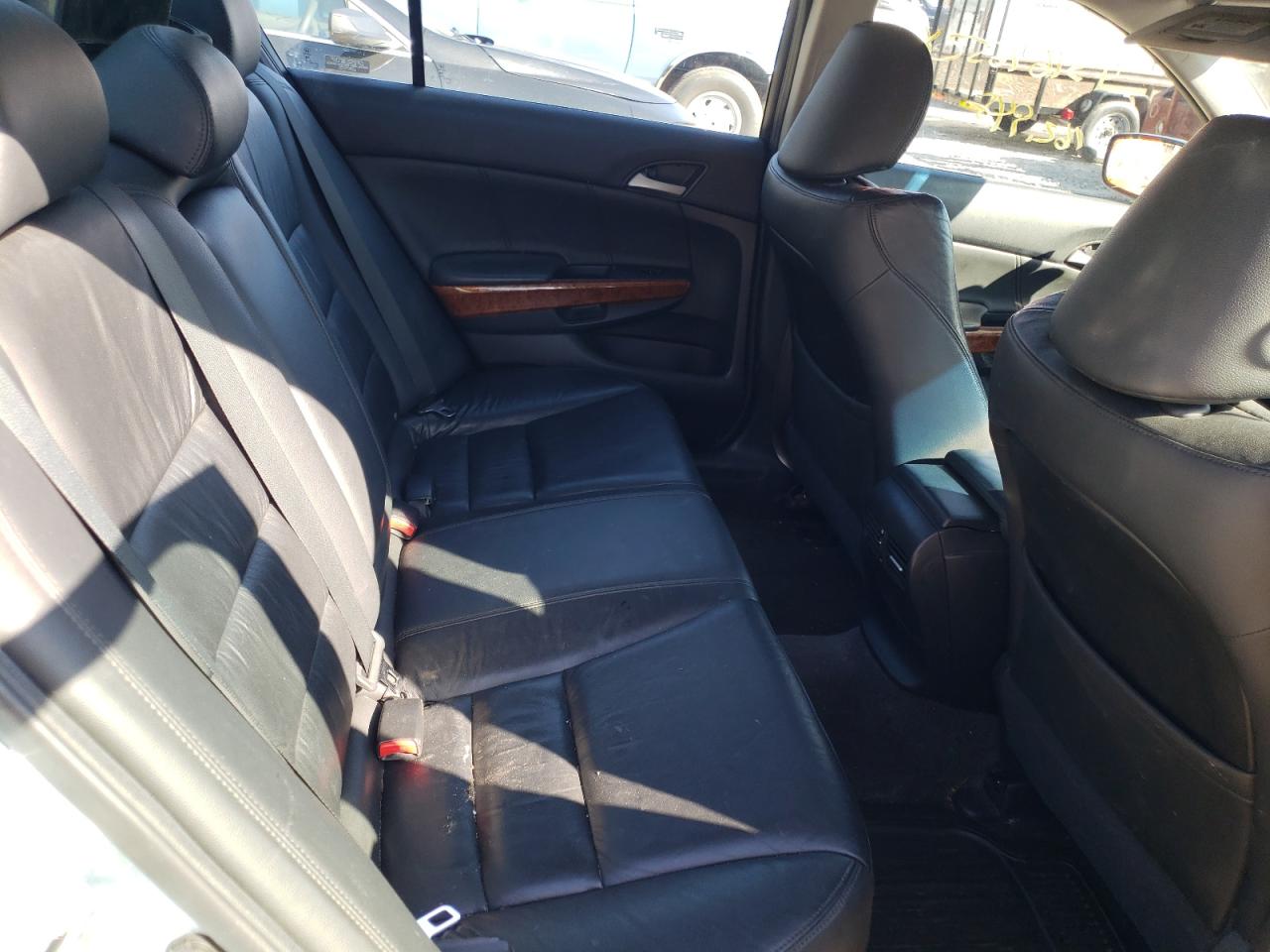 Photo 6 from auction – 2011 HONDA ACCORD EXL with VIN 1HGCP2F81BA088525