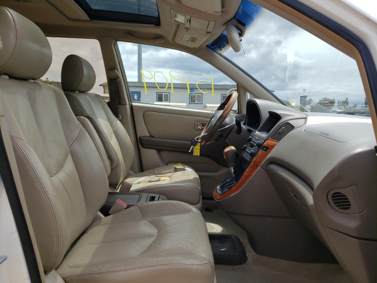 Photo 5 from auction – 2001 LEXUS RX 300 with VIN JTJGF10U110106574