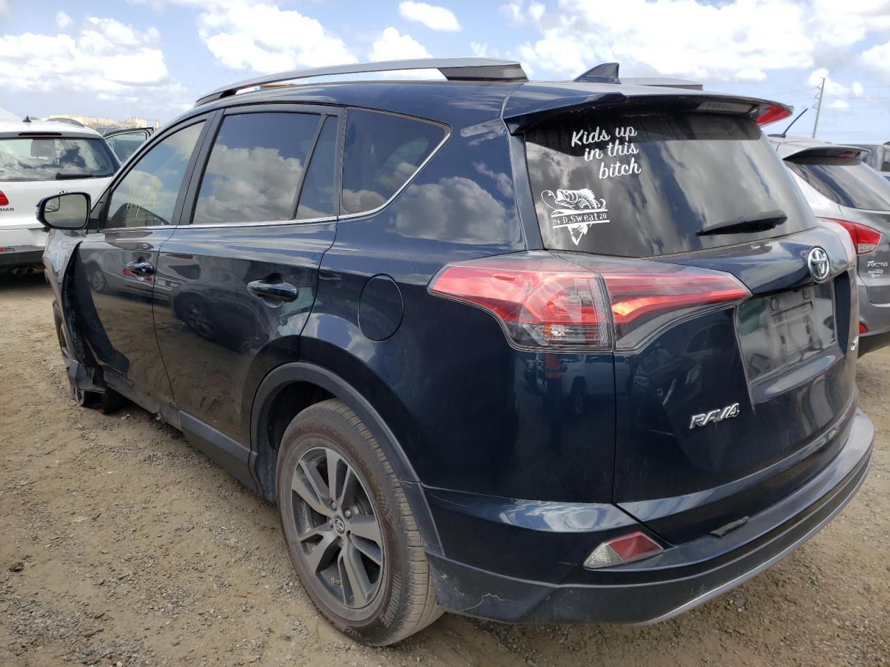 Photo 3 from auction – 2017 TOYOTA RAV4 XLE with VIN 2T3WFREV0HW369398