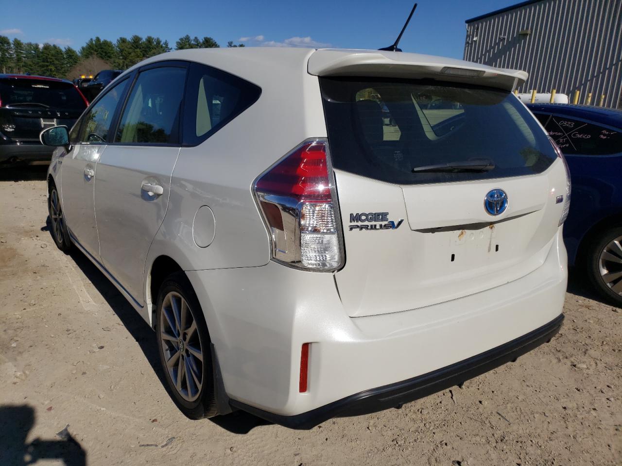 Photo 3 from auction – 2017 TOYOTA PRIUS V with VIN JTDZN3EUXHJ072884