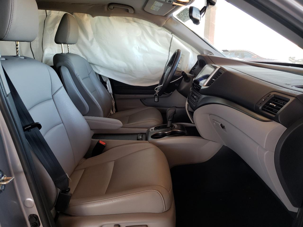 Photo 5 from auction – 2016 HONDA PILOT EXL with VIN 5FNYF5H50GB052853