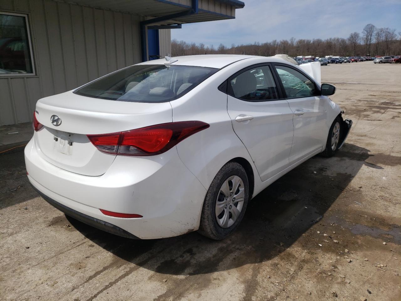 Photo 4 from auction – 2016 HYUNDAI ELANTRA SE with VIN 5NPDH4AE3GH739033