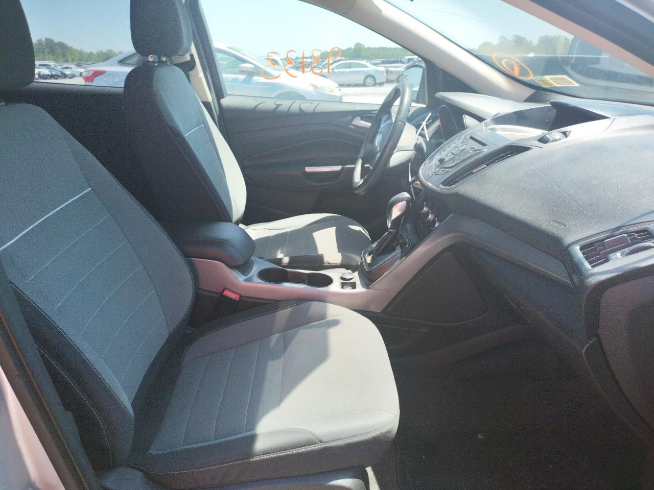 Photo 5 from auction – 2015 FORD ESCAPE SE with VIN 1FMCU9GX4FUA55377