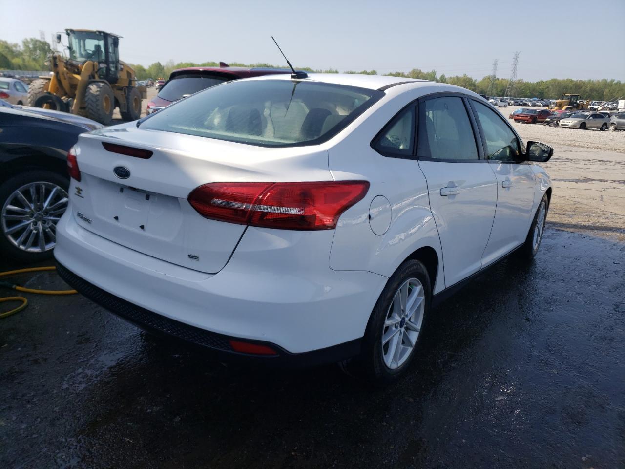 Photo 4 from auction – 2017 FORD FOCUS SE with VIN 1FADP3F26HL322634