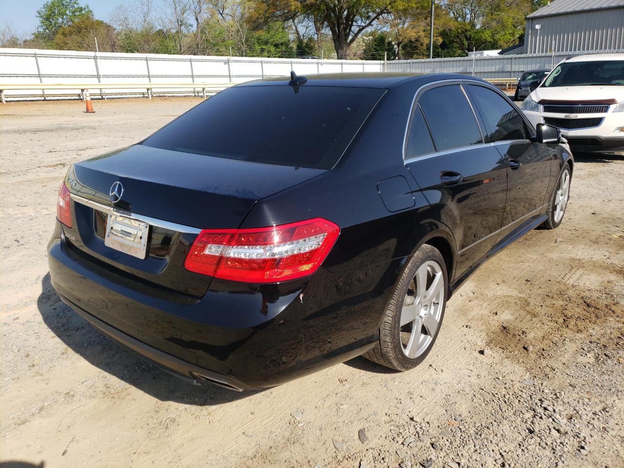 Photo 4 from auction – 2011 MERCEDES-BENZ E 350 with VIN WDDHF5GB6BA351469