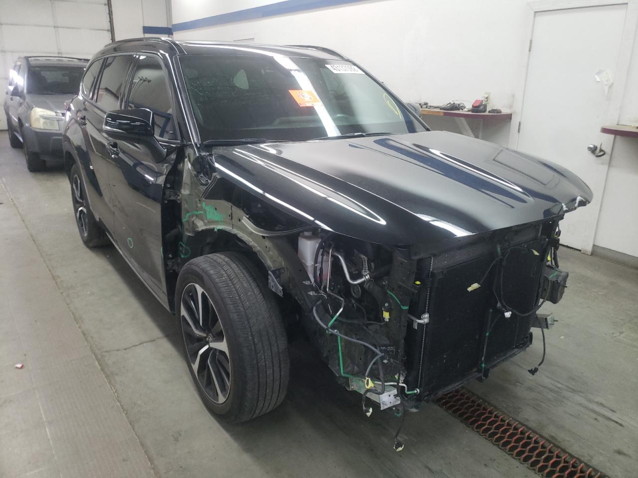 TOYOTA HIGHLANDER 2021 with VIN 5TDJZRBH1MS058915 - Photo from auction