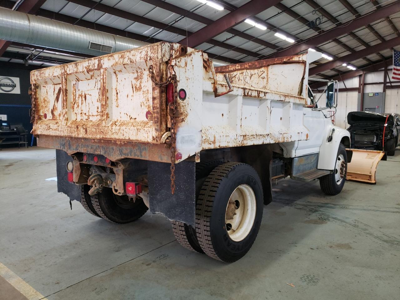 Photo 4 from auction – 1998 FORD F800 with VIN 1FDWF80C2WVA26432