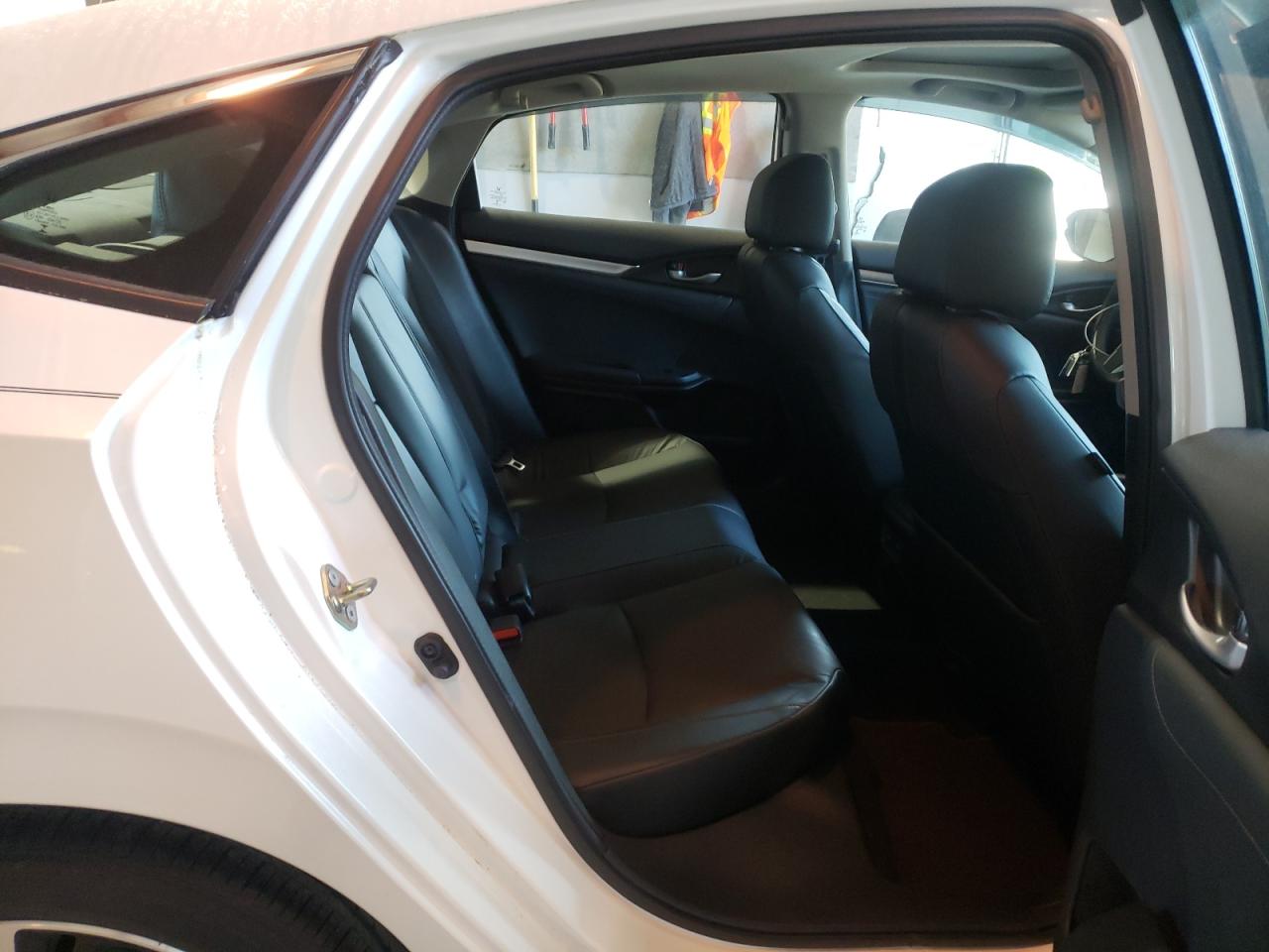Photo 6 from auction – 2016 HONDA CIVIC TOUR with VIN 19XFC1F98GE030698