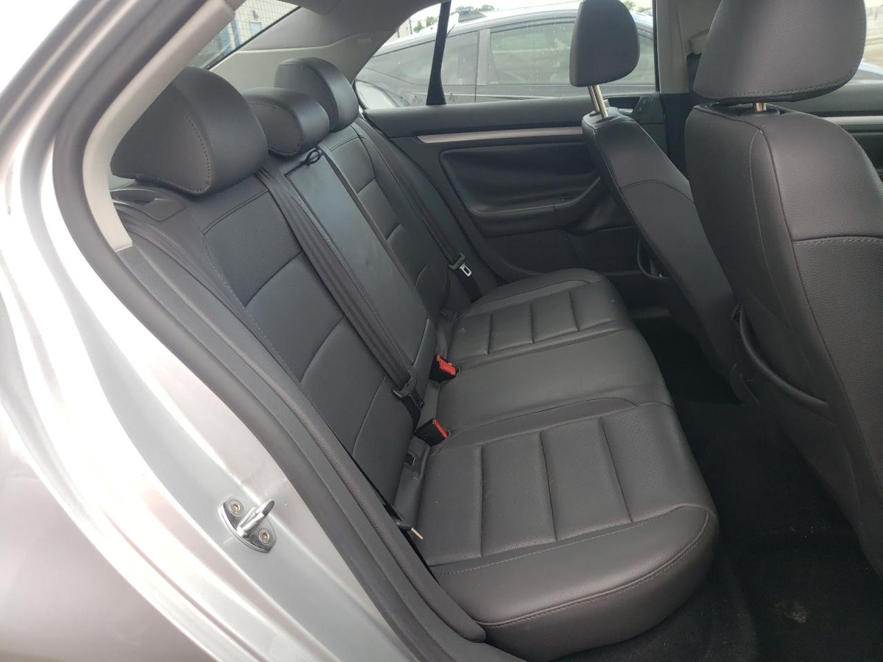 Photo 6 from auction – 2007 VOLKSWAGEN JETTA WOLF with VIN 3VWEG71K67M185590