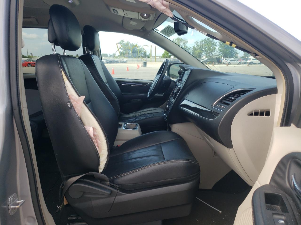 Photo 5 from auction – 2013 CHRYSLER TOWN & COU with VIN 2C4RC1BG9DR798508