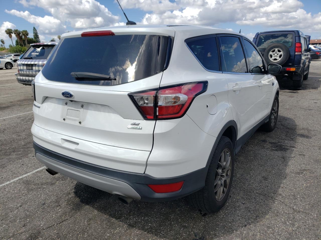 Photo 4 from auction – 2017 FORD ESCAPE SE with VIN 1FMCU0GD4HUC34233