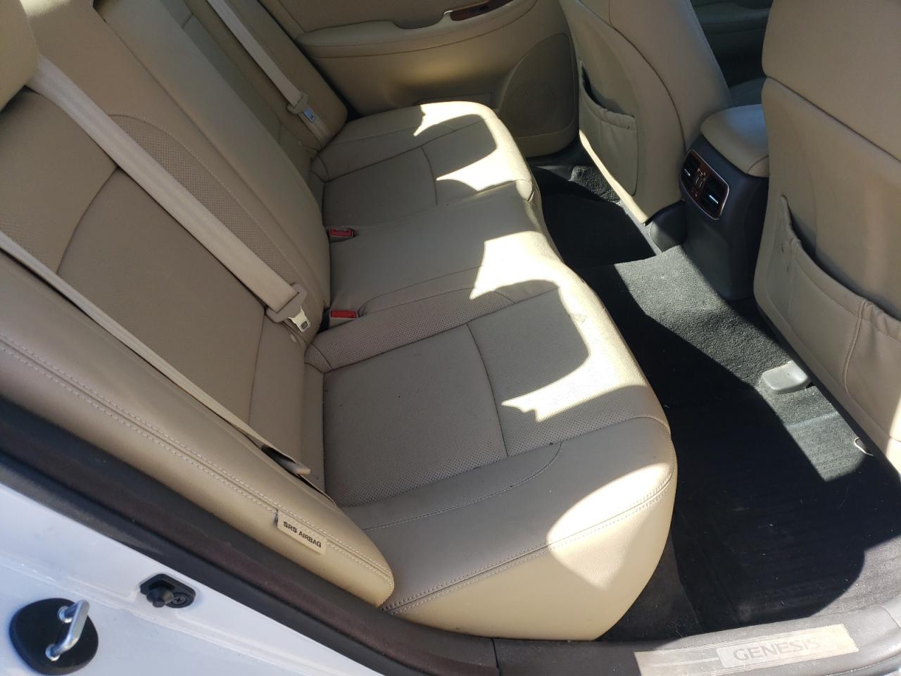 Photo 6 from auction – 2014 HYUNDAI GENESIS 3. with VIN KMHGC4DD7EU263172