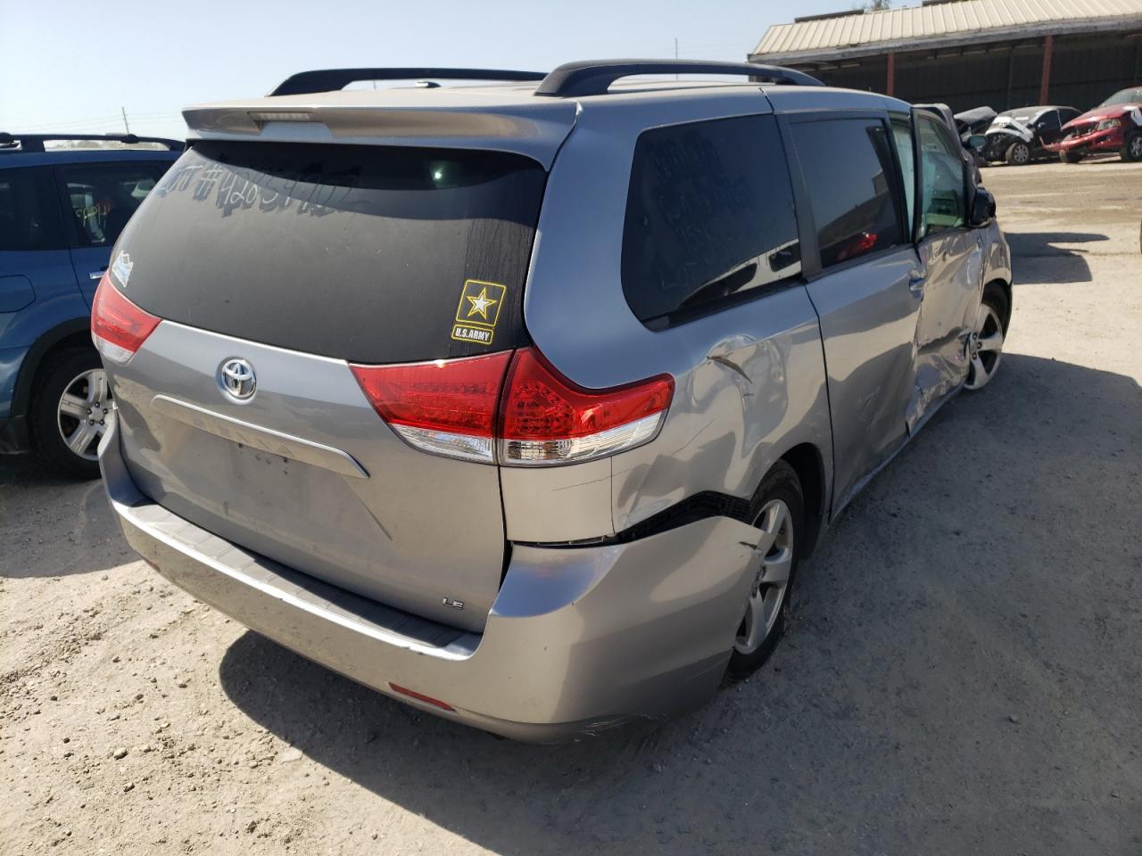 Photo 4 from auction – 2013 TOYOTA SIENNA LE with VIN 5TDKK3DC2DS348829