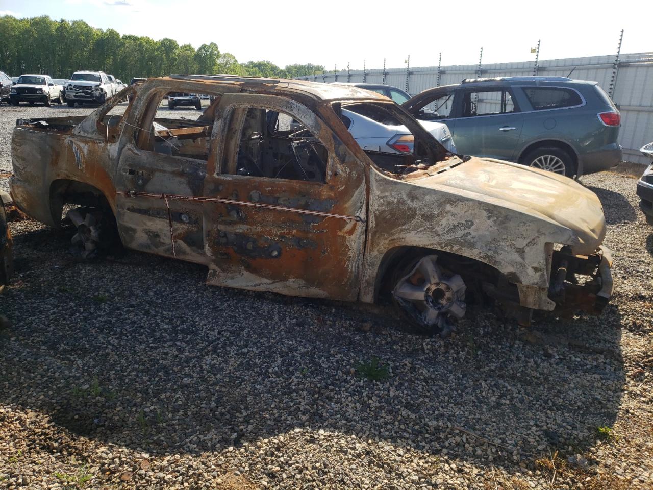 Photo 9 from auction – 2011 CHEVROLET AVALANCHE with VIN 3GNTKEE35BG132040