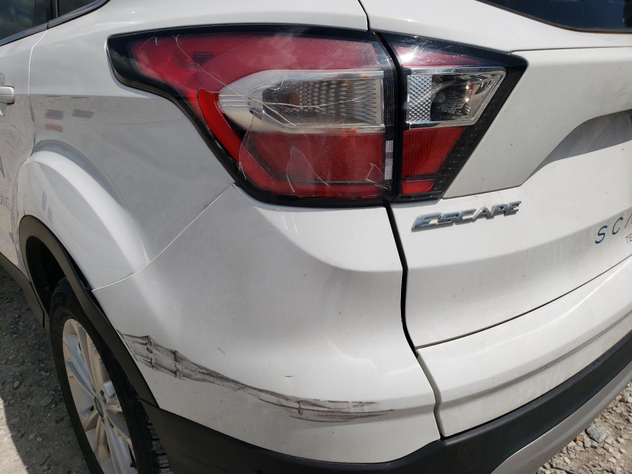 Photo 9 from auction – 2017 FORD ESCAPE SE with VIN 1FMCU0GD0HUC82134