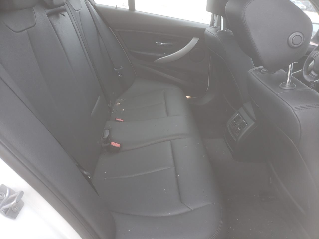 Photo 6 from auction – 2016 BMW 320 I with VIN WBA8E1G55GNU12243