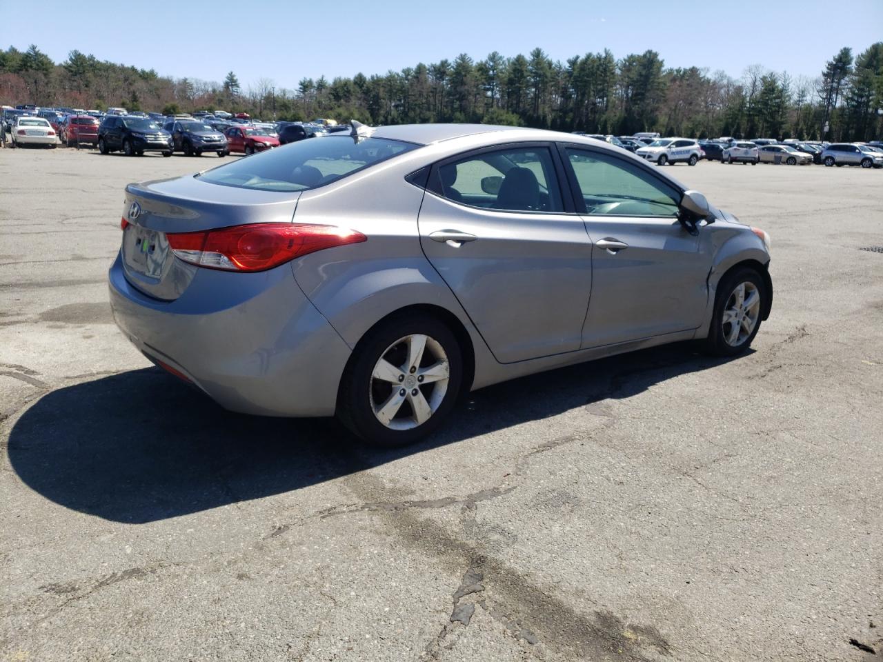 Photo 4 from auction – 2011 HYUNDAI ELANTRA GL with VIN KMHDH4AE0BU102790