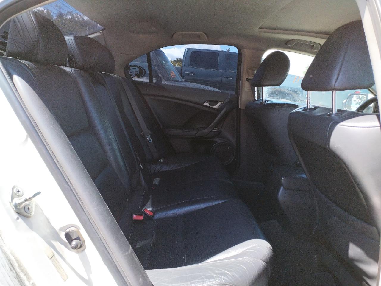 Photo 6 from auction – 2010 ACURA TSX with VIN JH4CU2F69AC010081