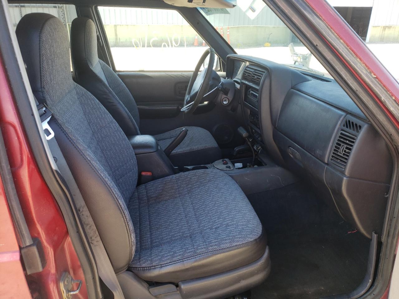Photo 5 from auction – 1999 JEEP CHEROKEE with VIN 1J4FF68S0XL506190