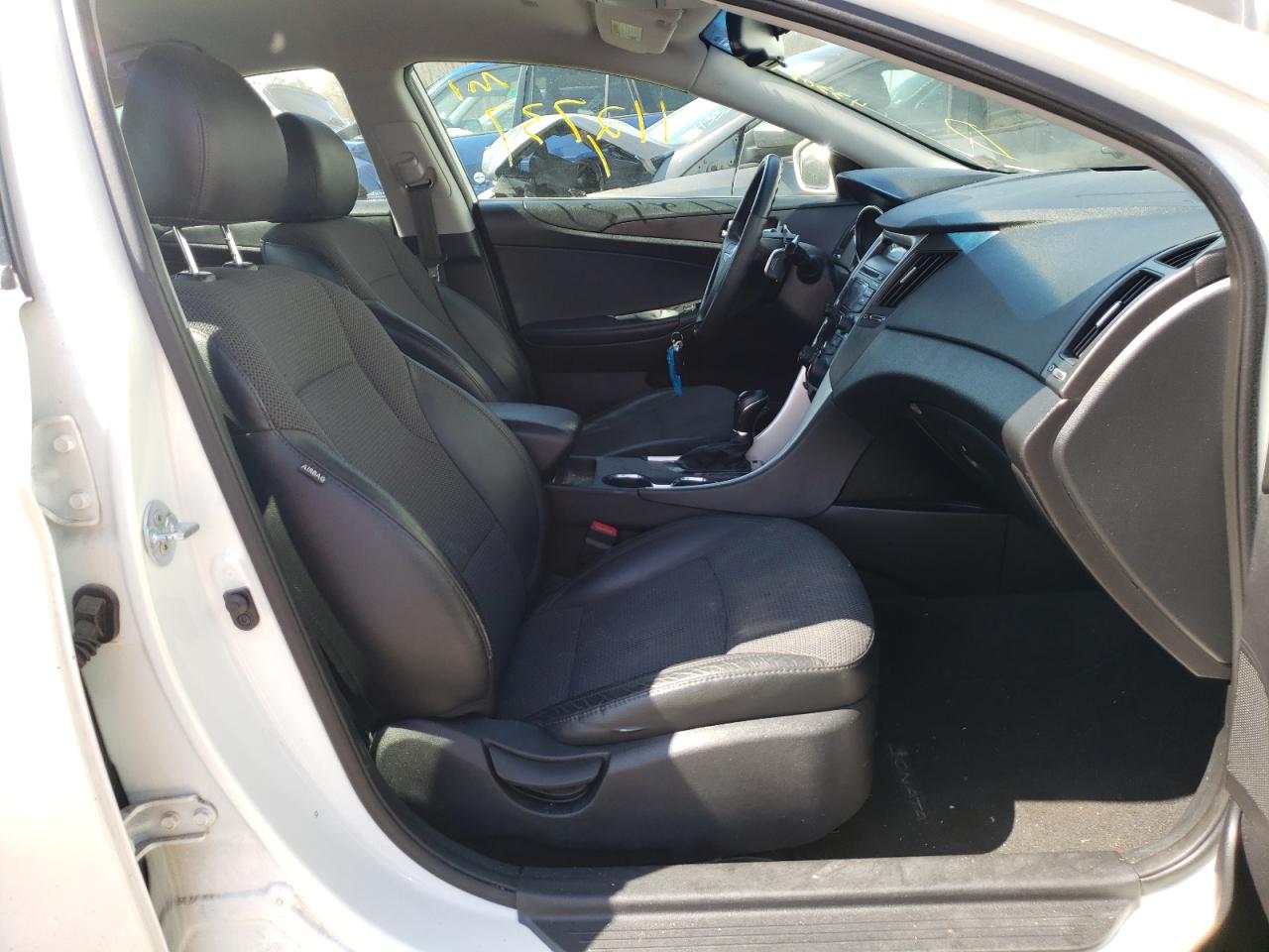 Photo 5 from auction – 2012 HYUNDAI SONATA SE with VIN 5NPEC4AC4CH408120