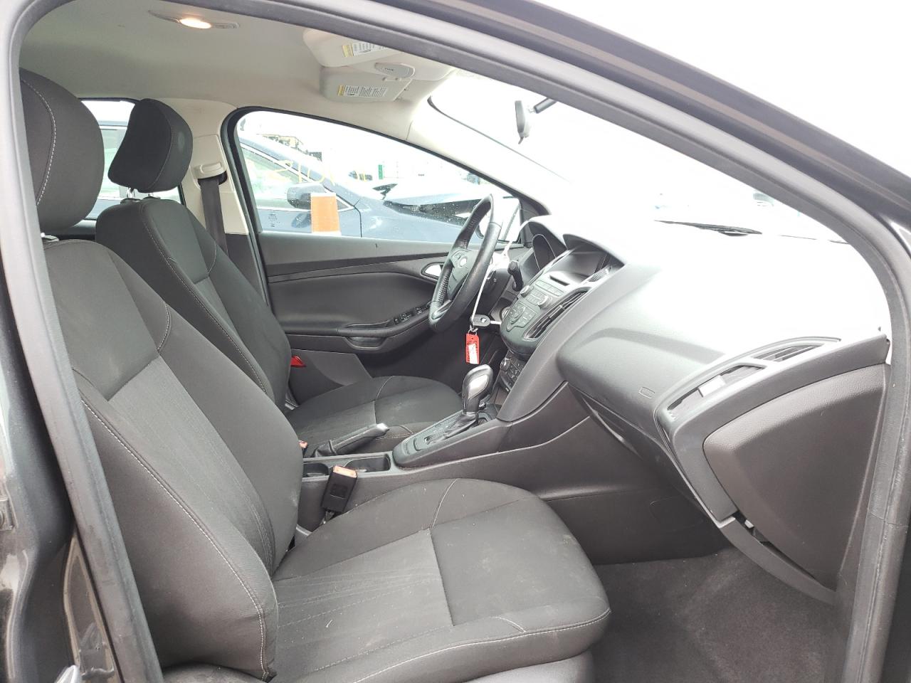 Photo 5 from auction – 2016 FORD FOCUS SE with VIN 1FADP3F28GL398452