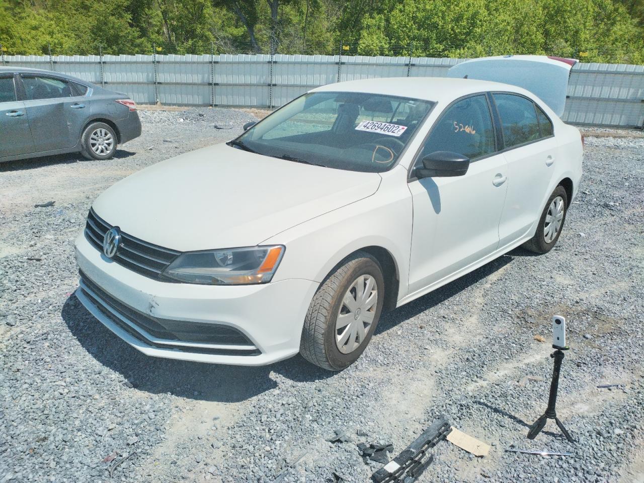 Photo 2 from auction – 2015 VOLKSWAGEN JETTA with VIN 3VW2K7AJ7FM296138