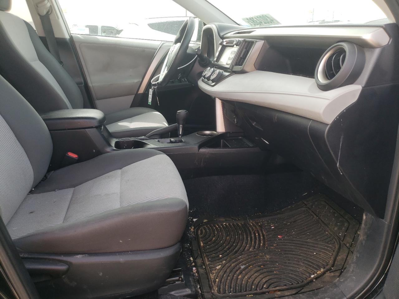 Photo 5 from auction – 2013 TOYOTA RAV4 LE with VIN 2T3BFREV3DW056841