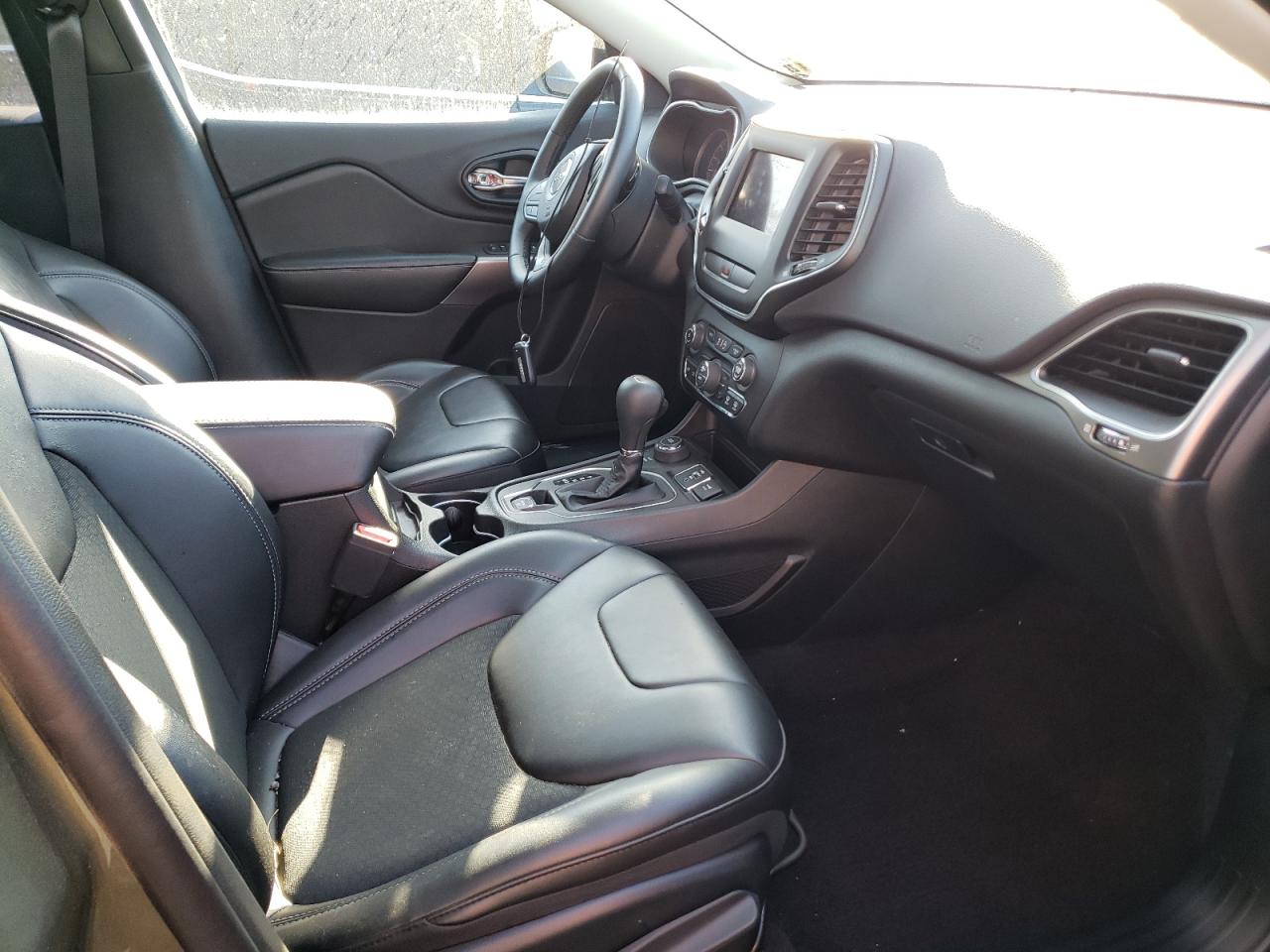 Photo 5 from auction – 2019 JEEP CHEROKEE L with VIN 1C4PJMLX2KD138131