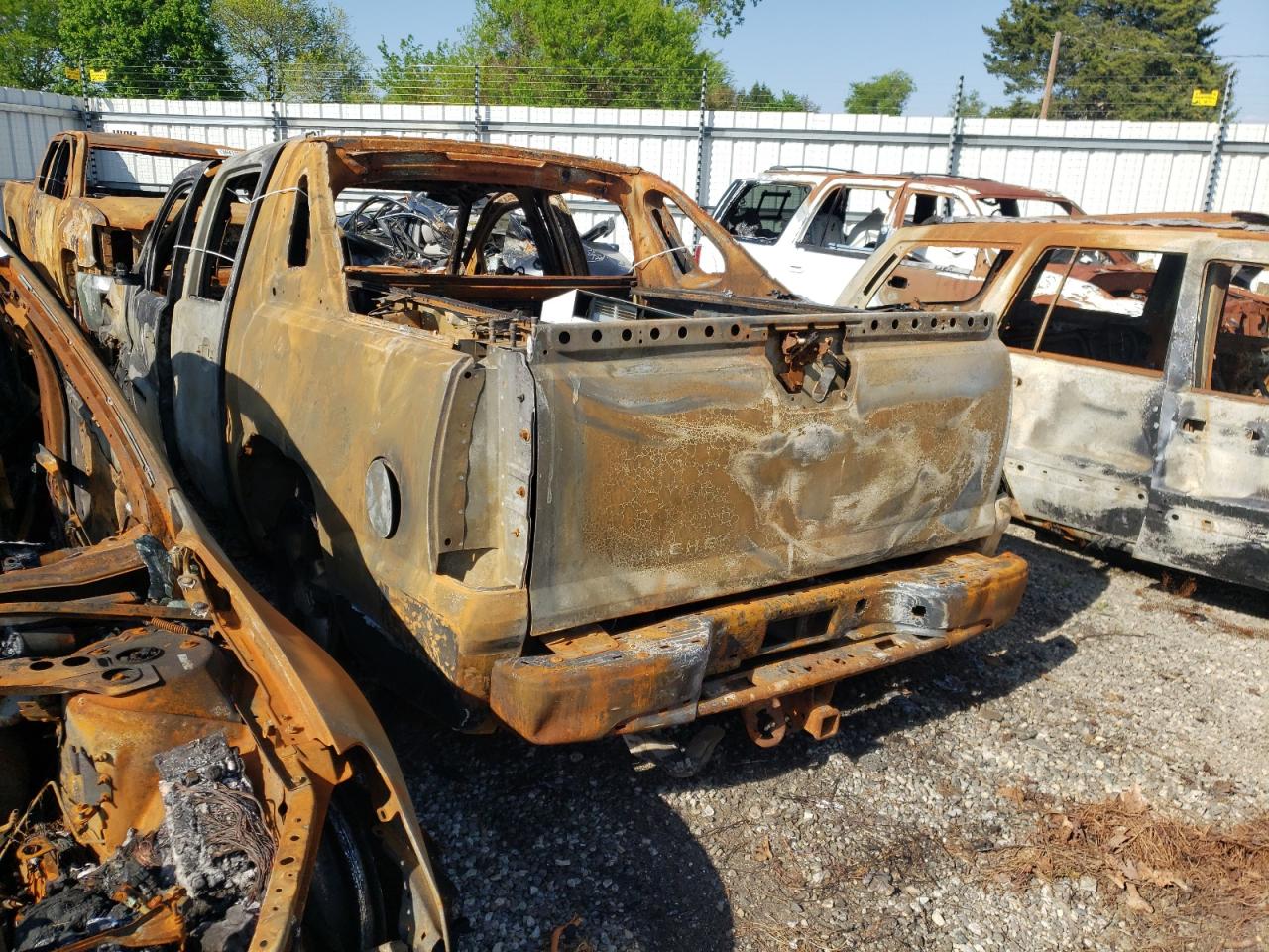 Photo 3 from auction – 2011 CHEVROLET AVALANCHE with VIN 3GNTKEE35BG132040