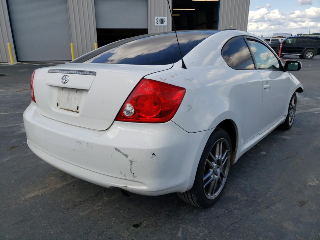 Photo 4 from auction – 2005 TOYOTA SCION TC with VIN JTKDE177350050788