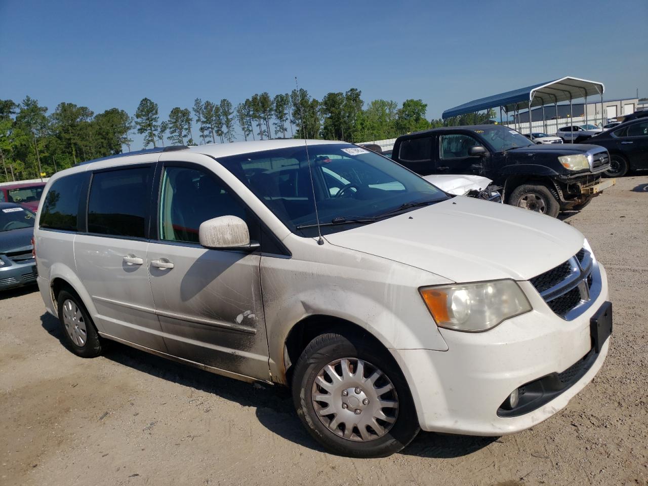 DODGE GRAND CARA 2011 with VIN 2D4RN5DG9BR751283 - Photo from auction