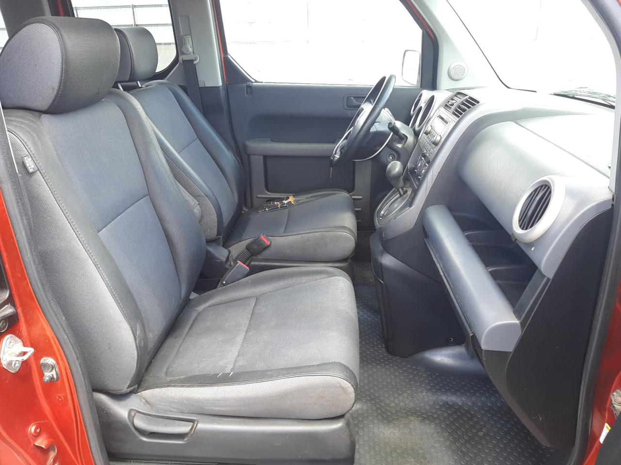 Photo 5 from auction – 2005 HONDA ELEMENT EX with VIN 5J6YH18605L006794