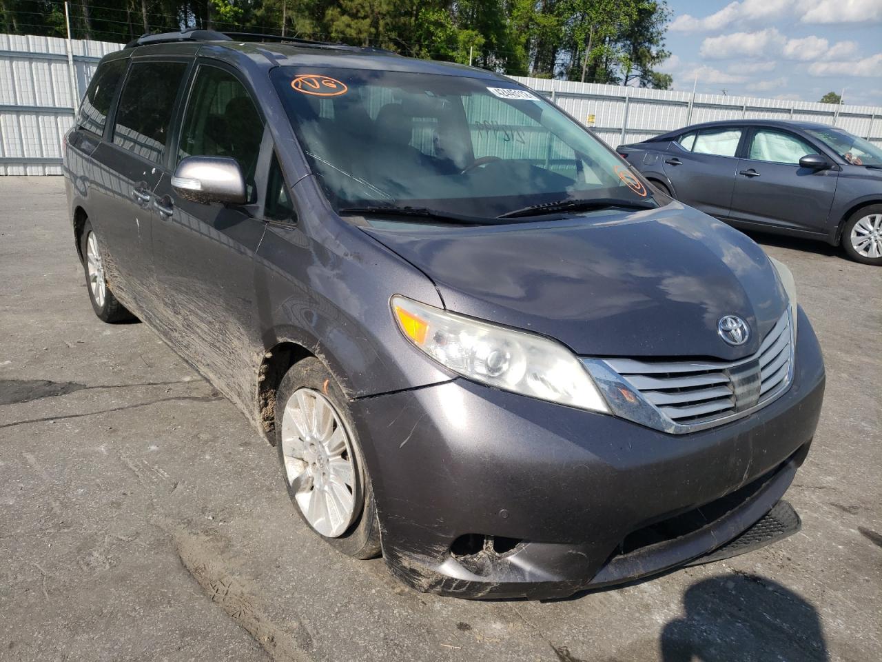 Photo 1 from auction – 2013 TOYOTA SIENNA XLE with VIN 5TDYK3DC6DS303595