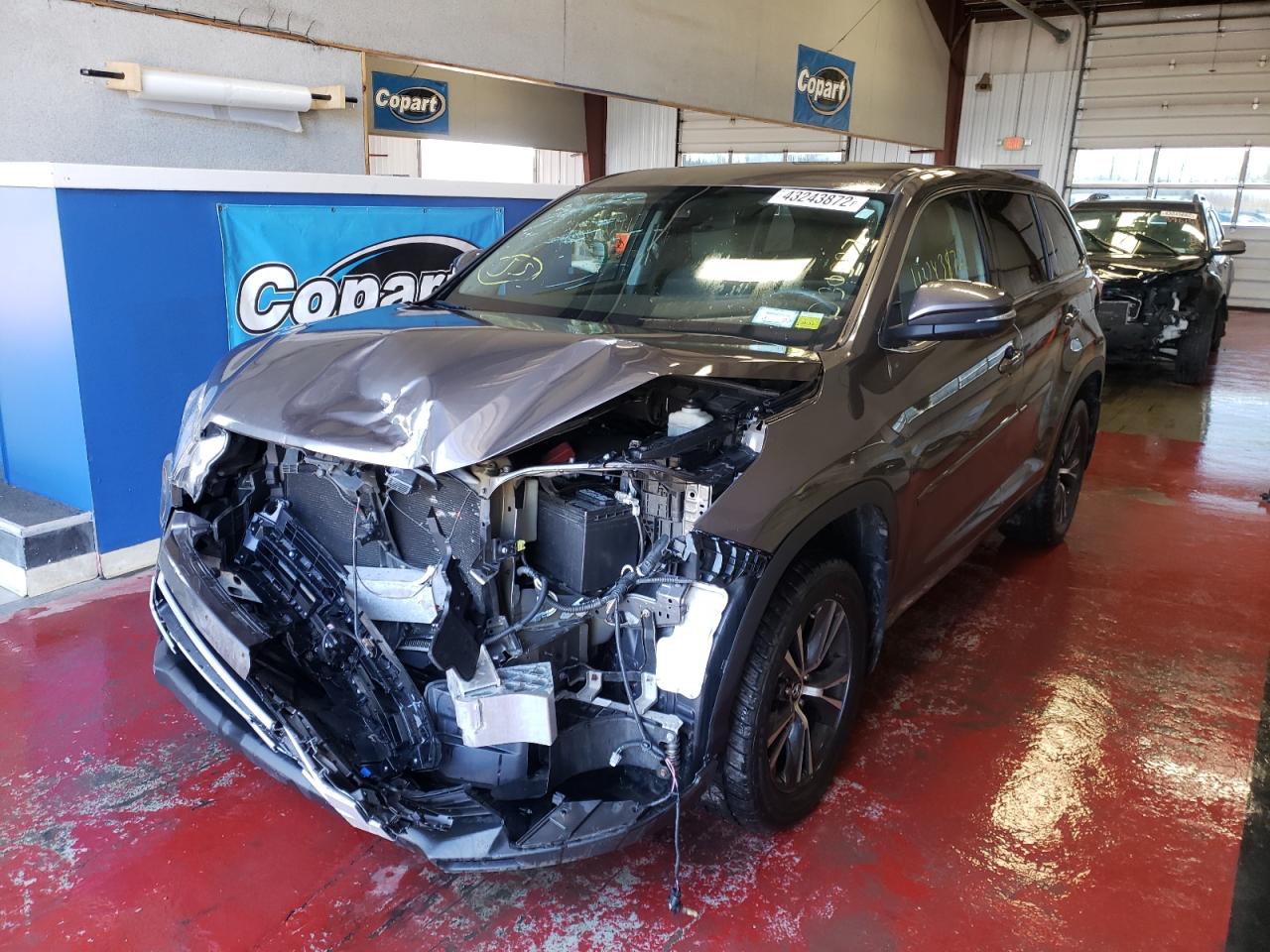 Photo 2 from auction – 2017 TOYOTA HIGHLANDER with VIN 5TDBZRFH4HS433085