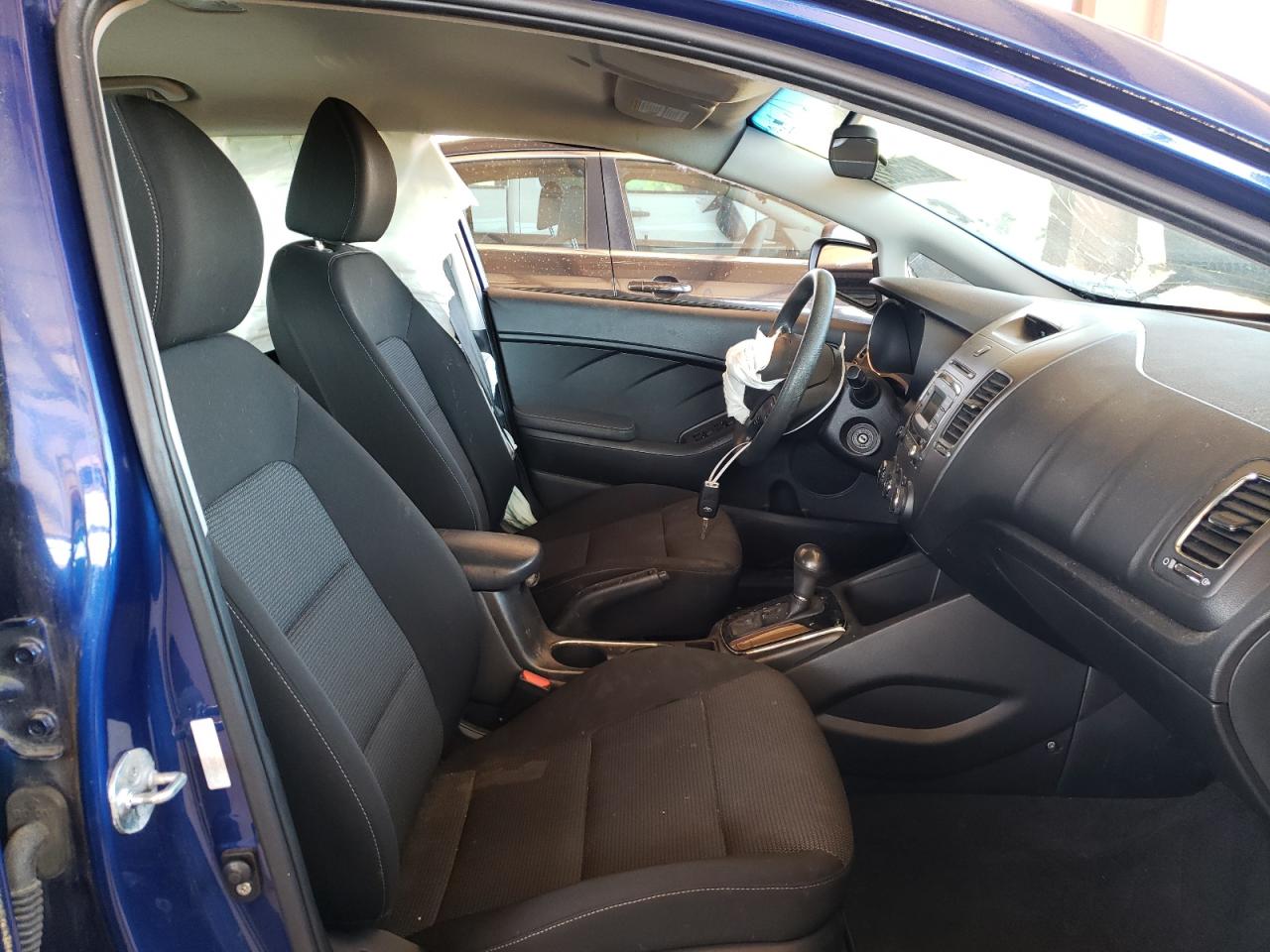 Photo 5 from auction – 2017 KIA FORTE LX with VIN 3KPFK4A72HE099608