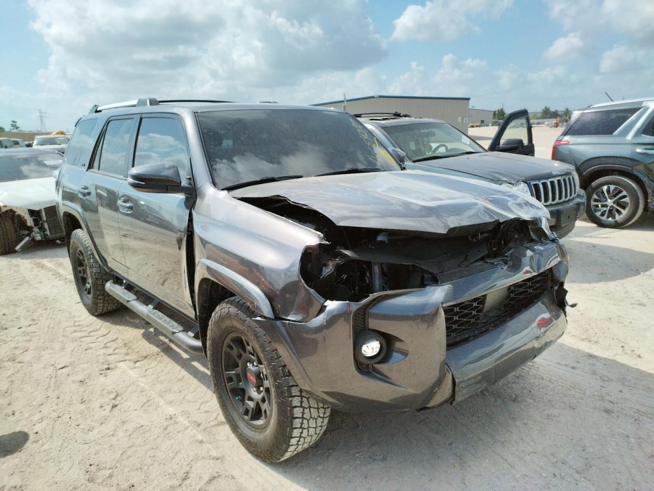 TOYOTA 4RUNNER SR 2021 with VIN JTEFU5JRXM5240654 - Photo from auction
