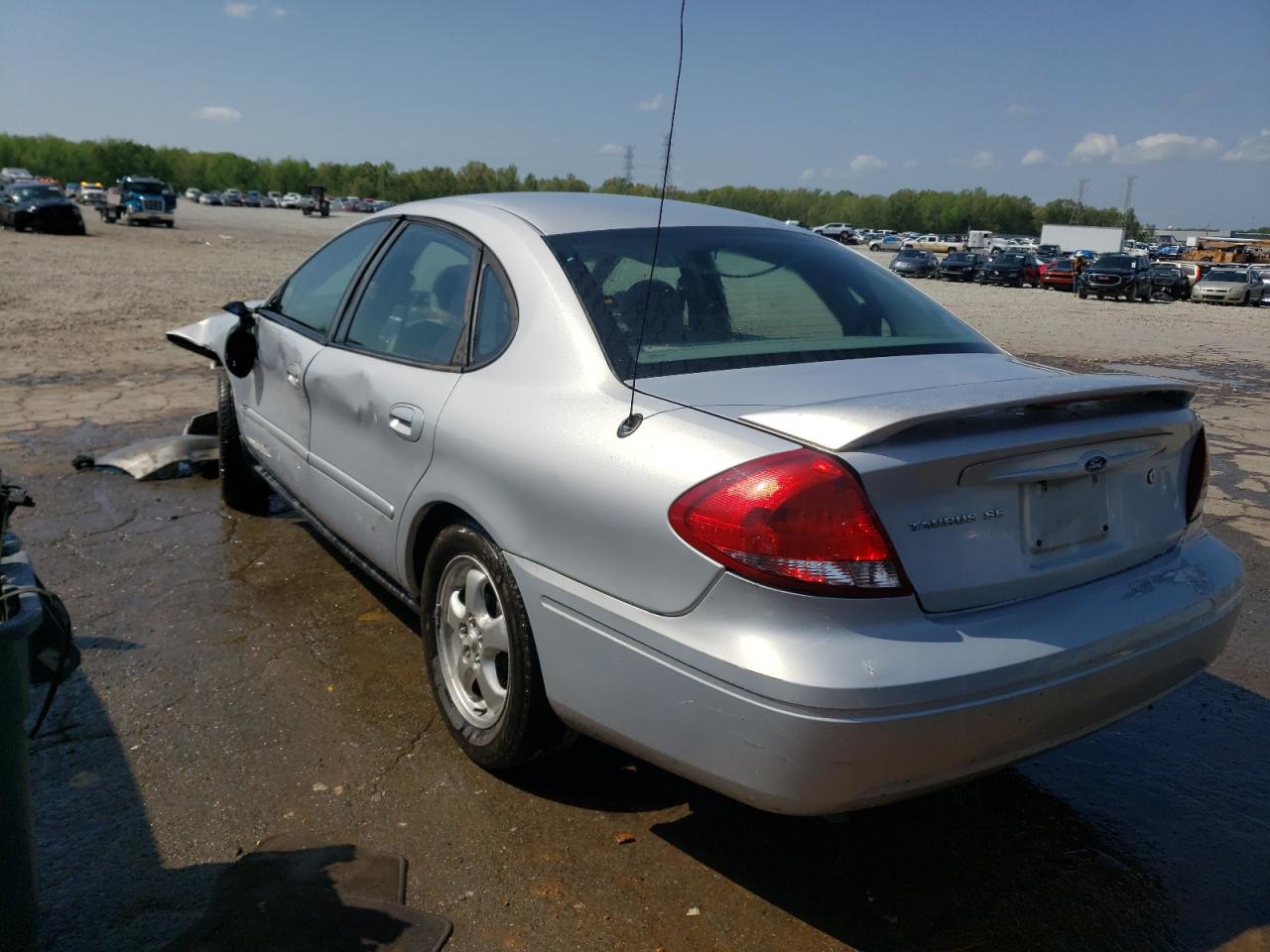 Photo 3 from auction – 2005 FORD TAURUS SE with VIN 1FAFP53225A221980