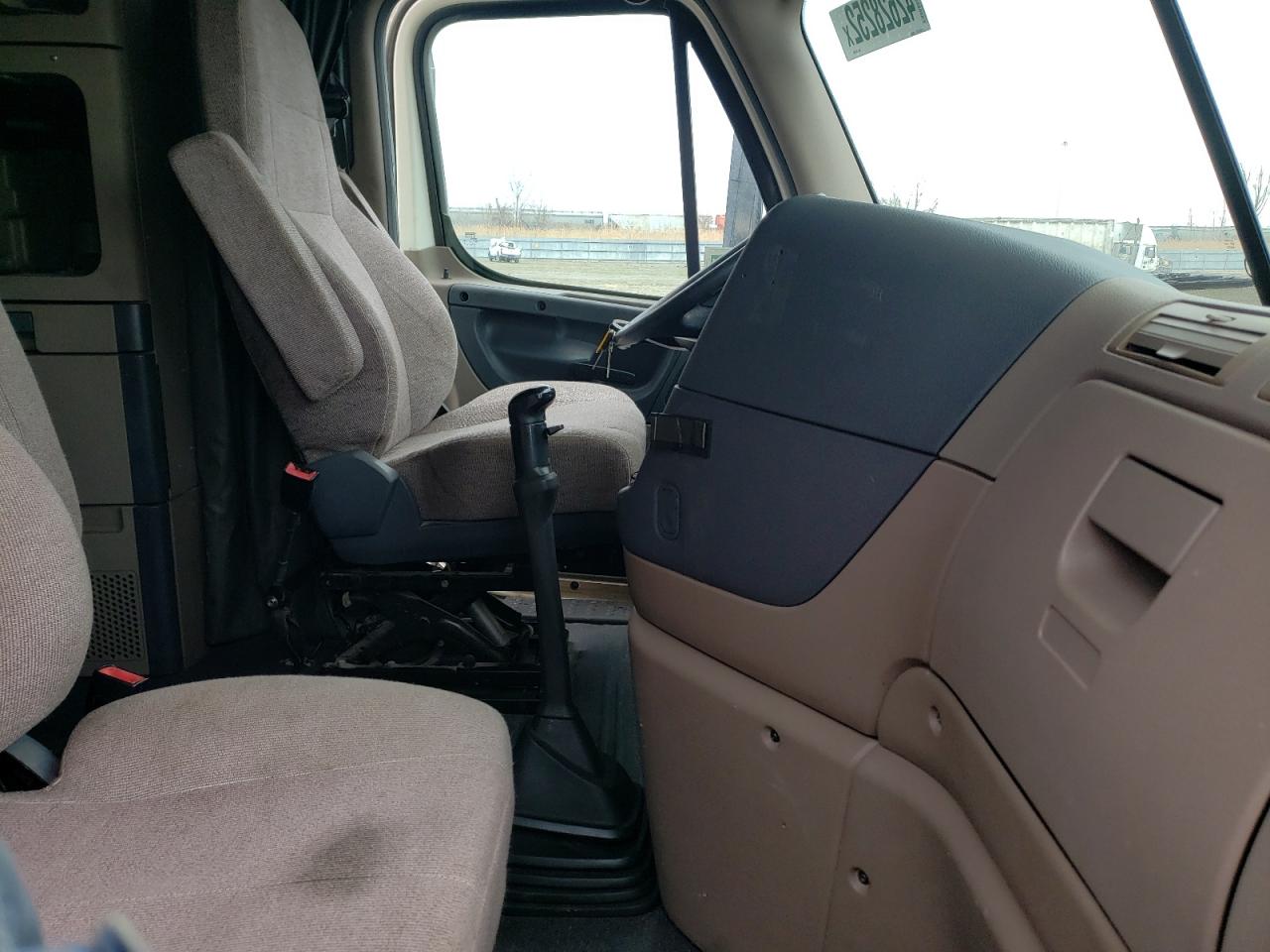 Photo 5 from auction – 2012 FREIGHTLINER CASCADIA 1 with VIN 1FUJGLDR0CSBN4593
