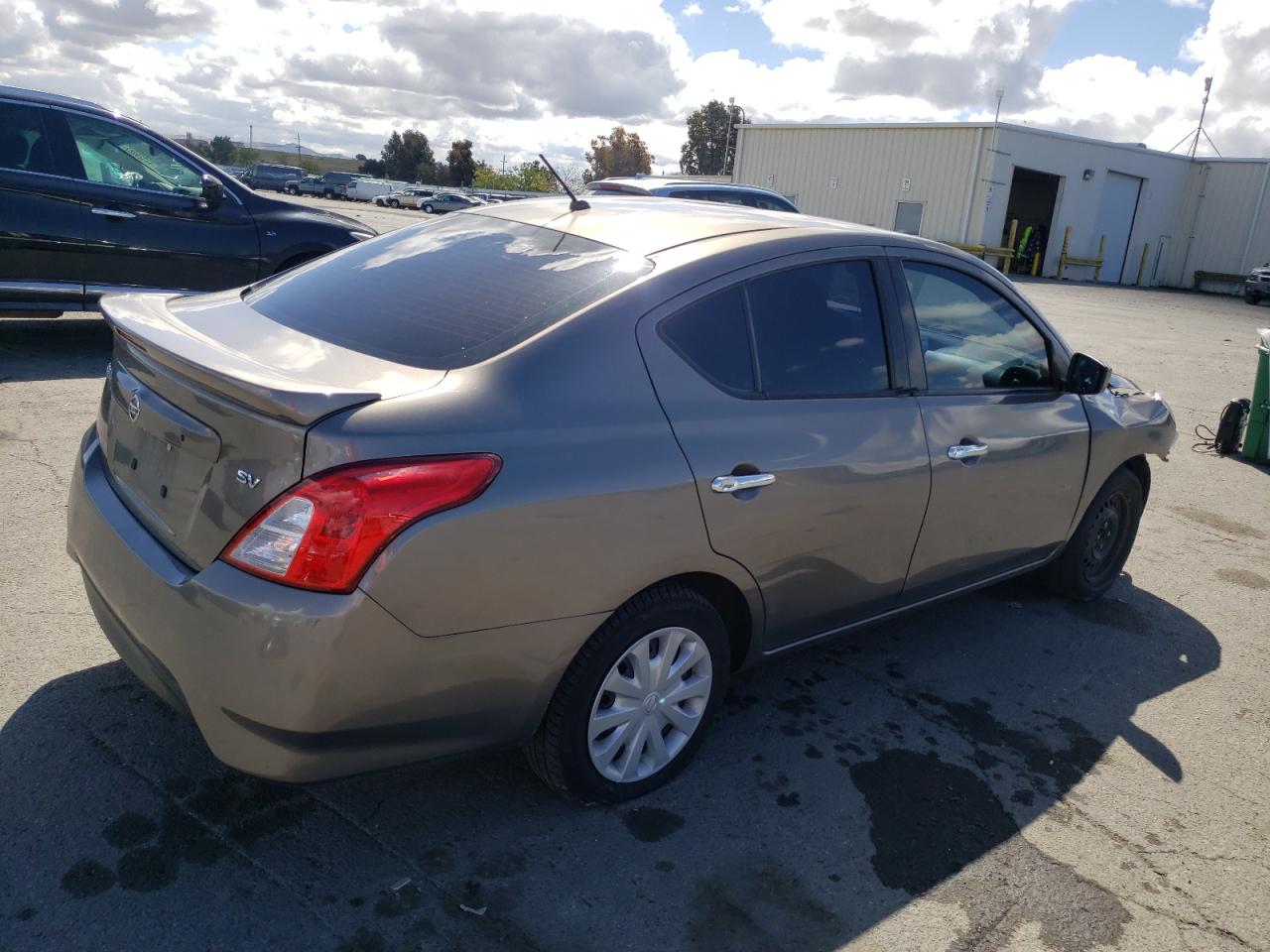 Photo 4 from auction – 2017 NISSAN VERSA S with VIN 3N1CN7AP8HK421474