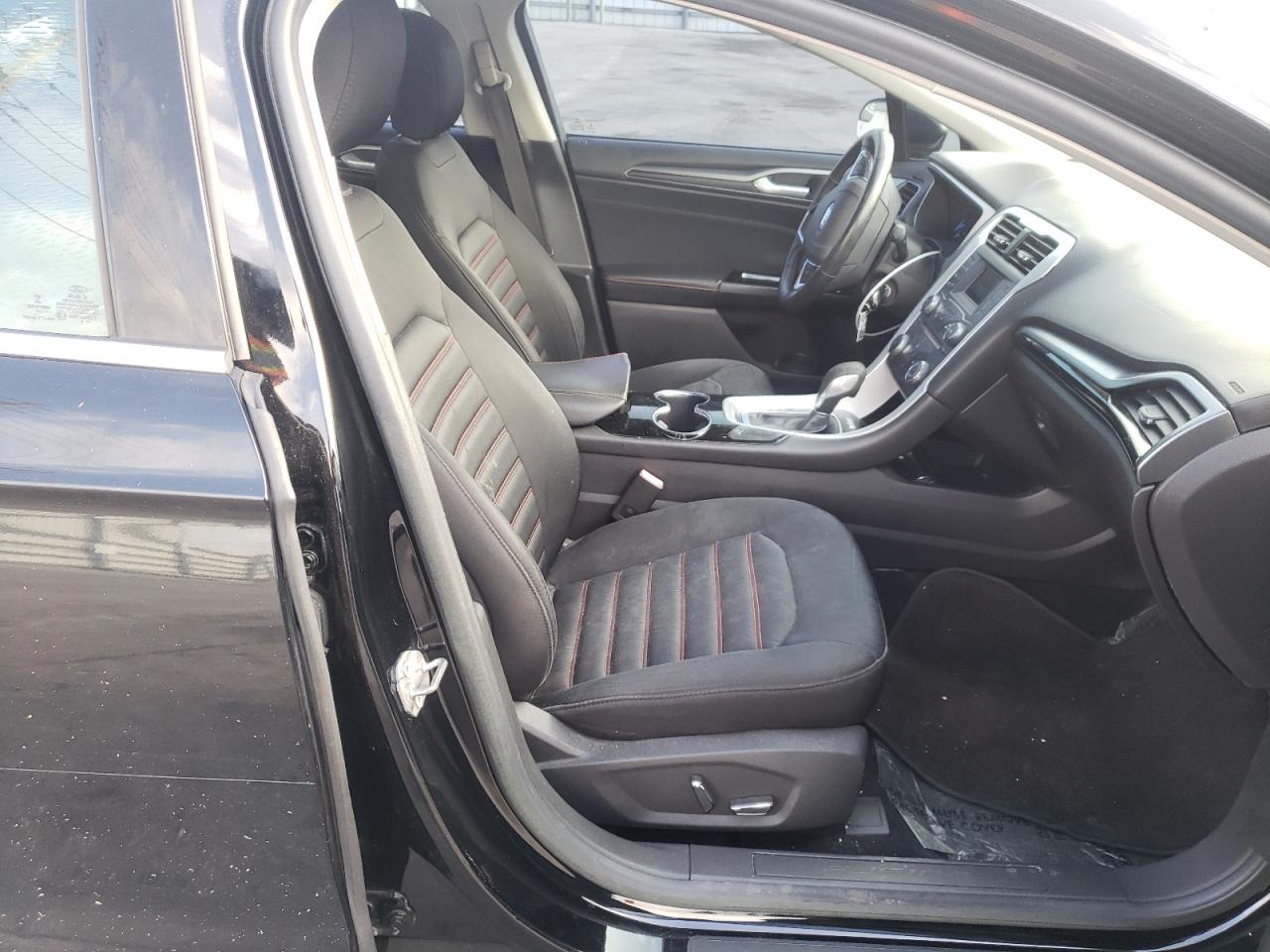 Photo 5 from auction – 2016 FORD FUSION SE with VIN 3FA6P0HD4GR119683