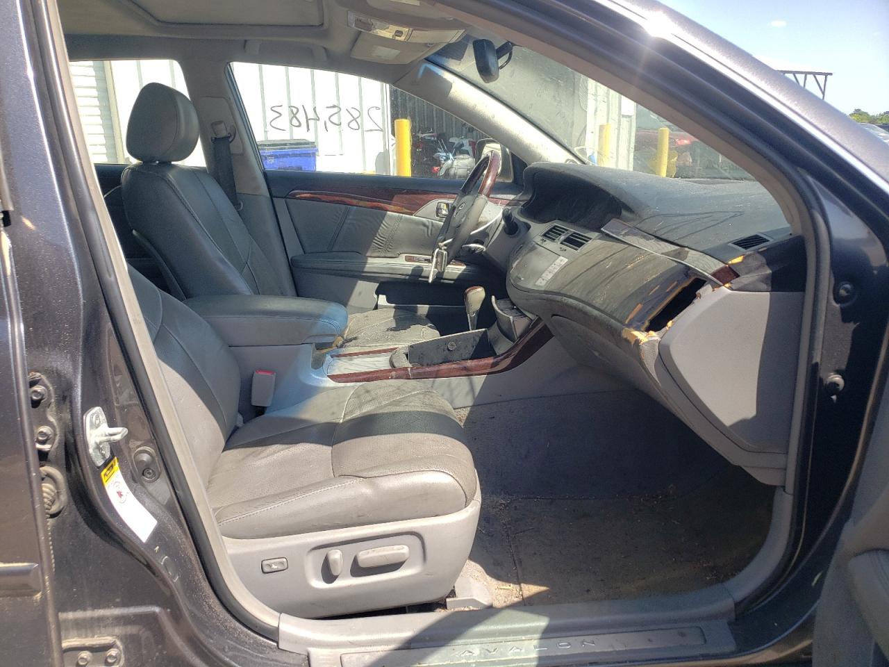 Photo 5 from auction – 2010 TOYOTA AVALON with VIN 4T1BK3DB6AU352523