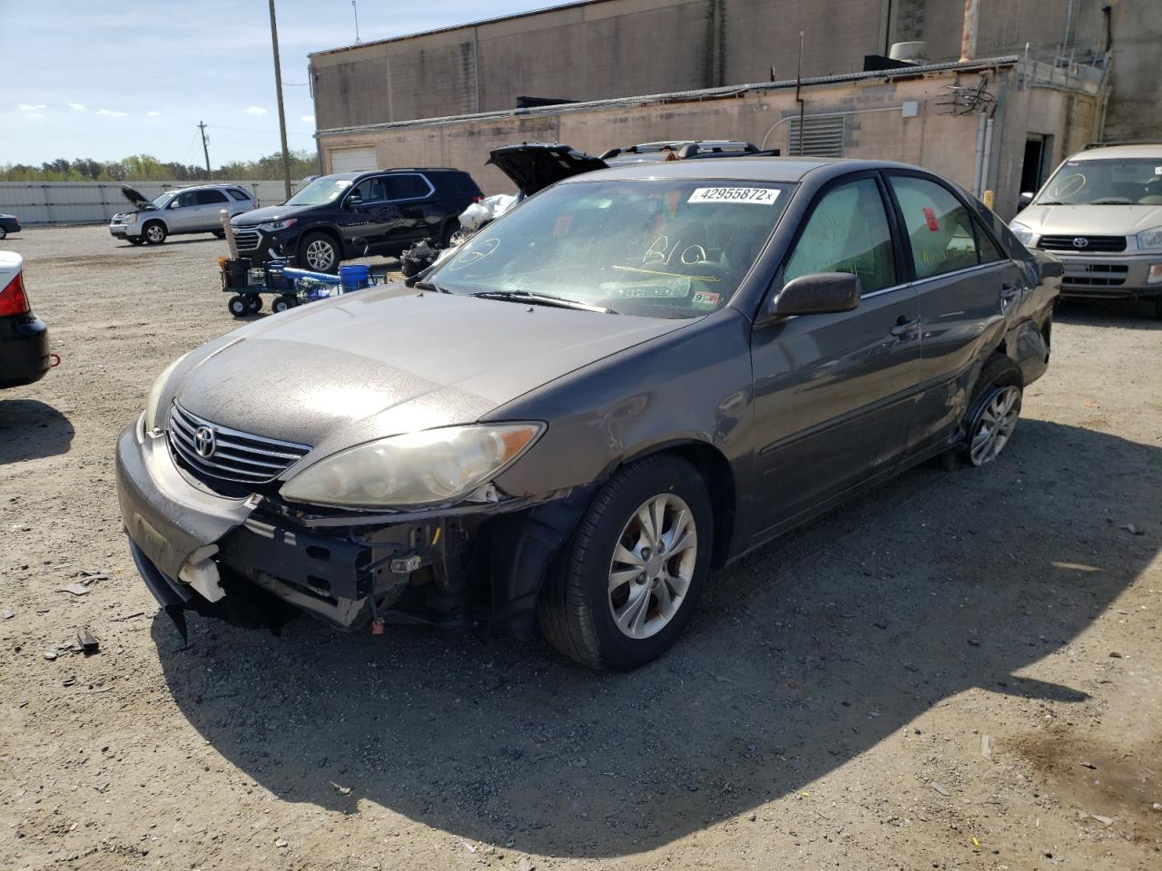 Photo 2 from auction – 2005 TOYOTA CAMRY LE with VIN 4T1BF30K85U612744
