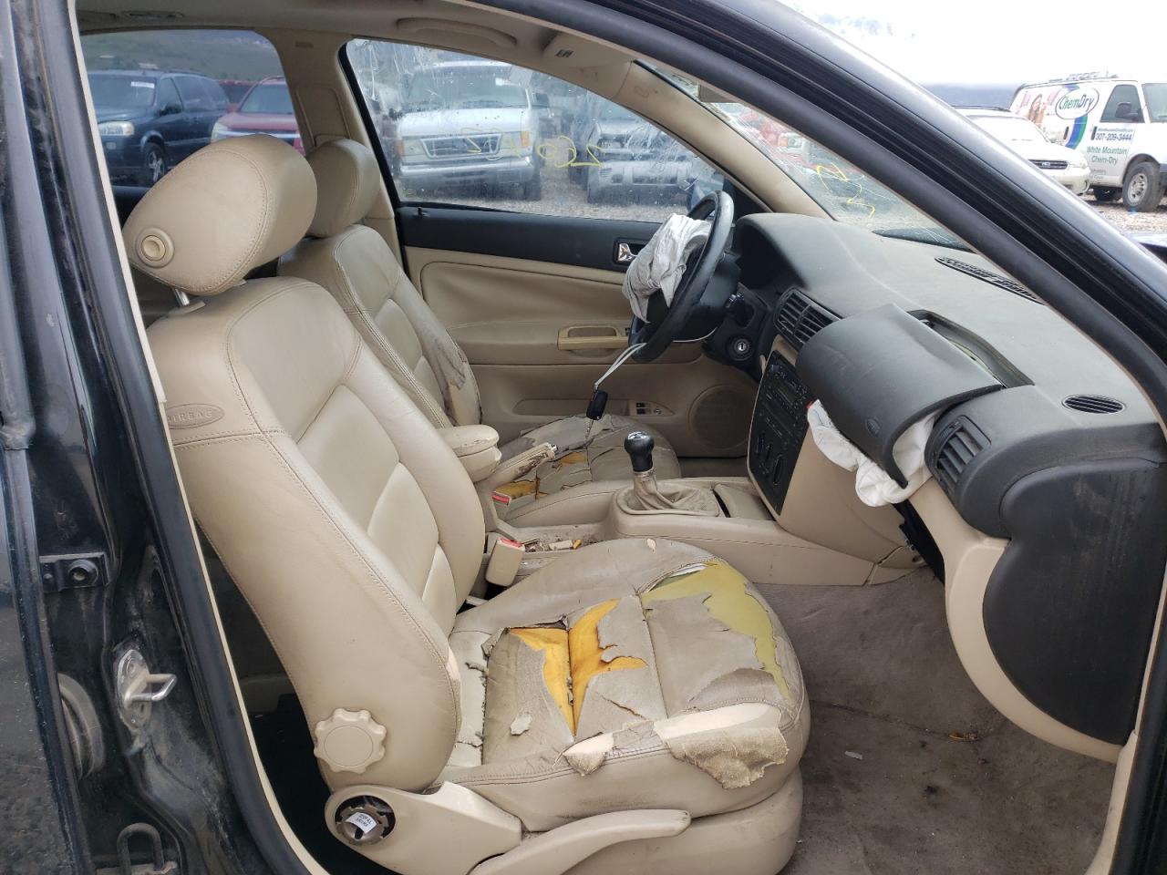 Photo 5 from auction – 2001 VOLKSWAGEN PASSAT with VIN WVWAC63B61P021956