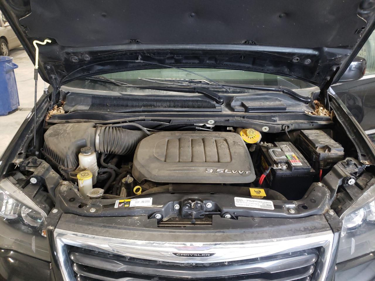 Photo 7 from auction – 2016 CHRYSLER TOWN & COU with VIN 2C4RC1HG1GR120220
