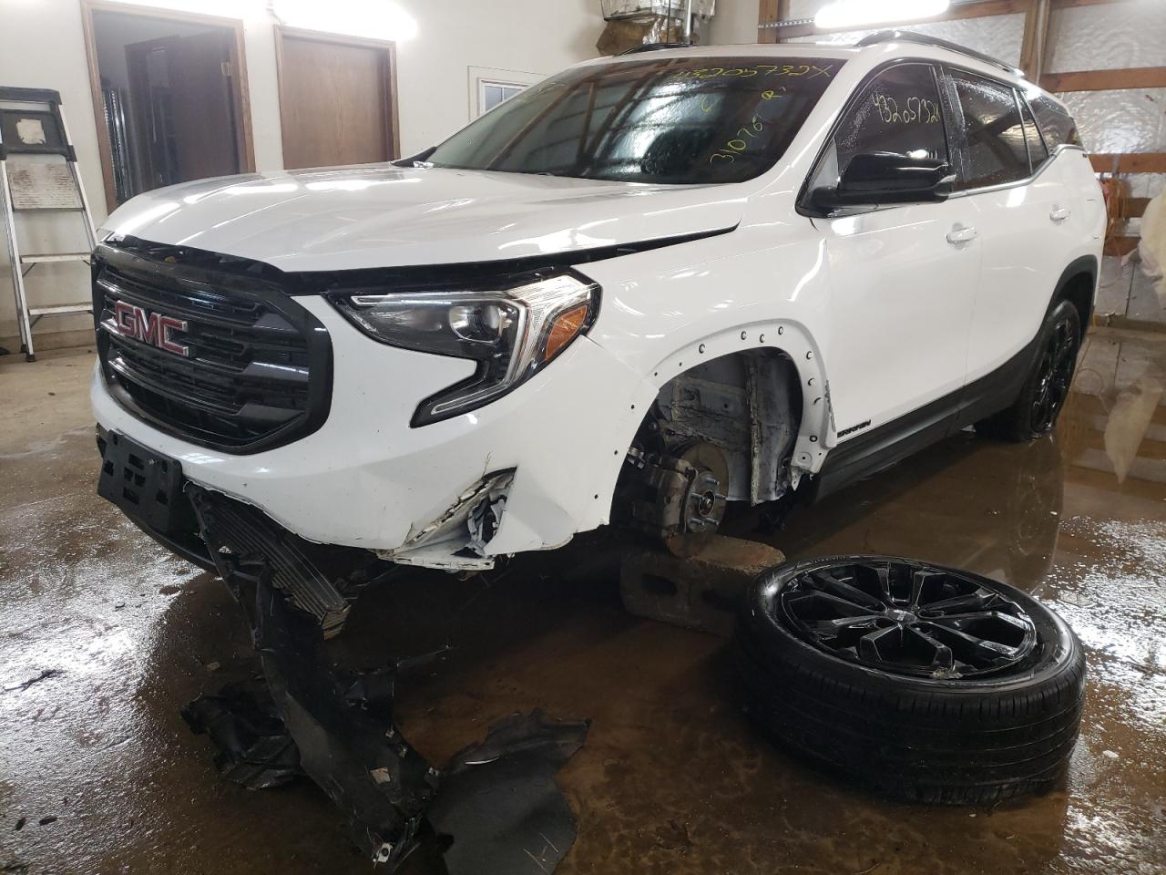 Photo 2 from auction – 2020 GMC TERRAIN SL with VIN 3GKALPEVXLL310709