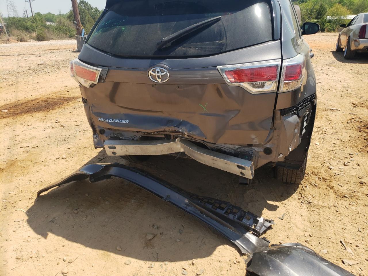 Photo 9 from auction – 2015 TOYOTA HIGHLANDER with VIN 5TDZARFH2FS009116