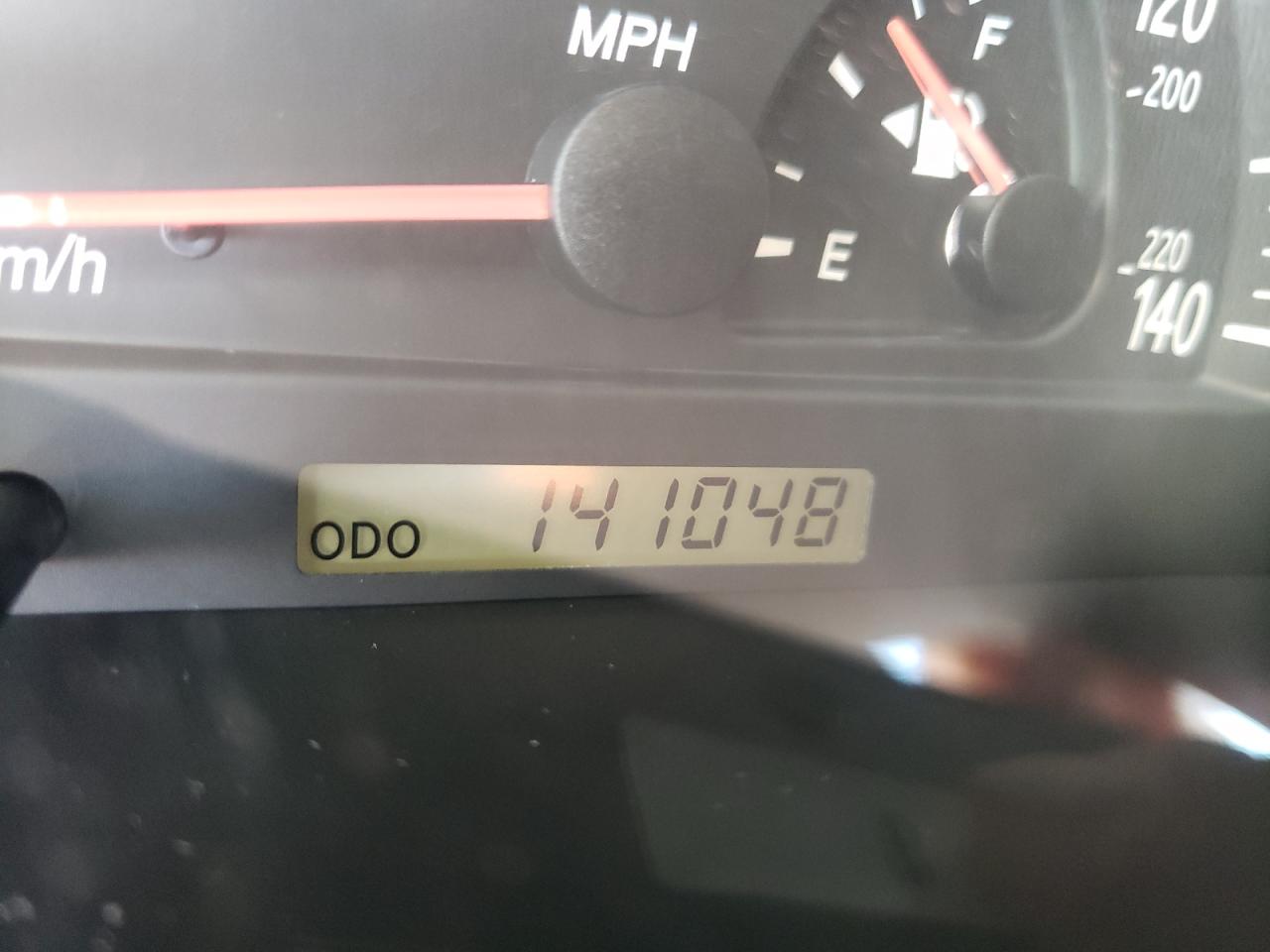 Photo 8 from auction – 2003 TOYOTA CAMRY LE with VIN 4T1BE32K83U752564