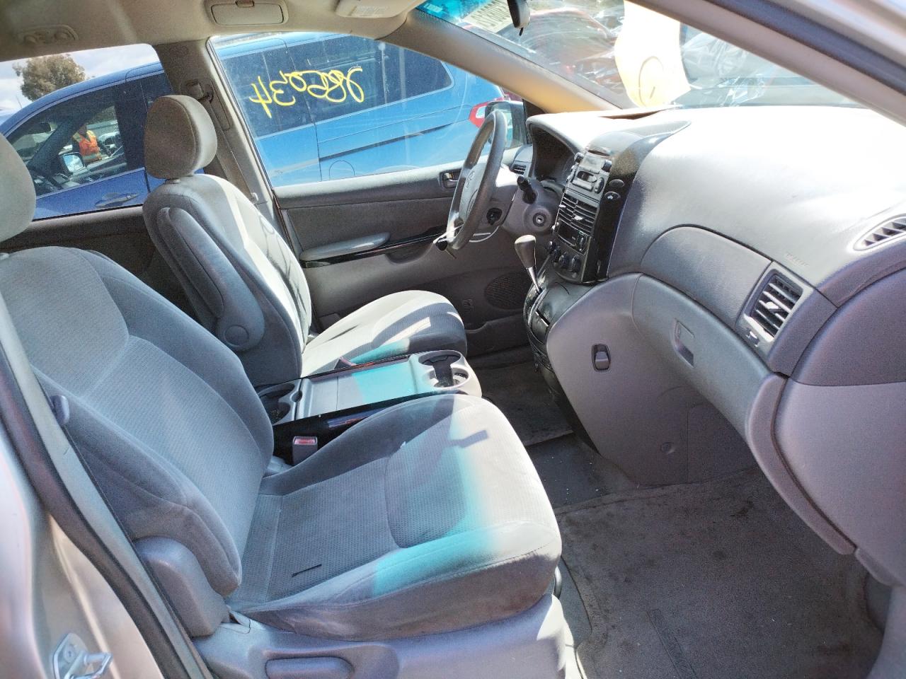 Photo 5 from auction – 2004 TOYOTA SIENNA CE with VIN 5TDZA23C44S202431
