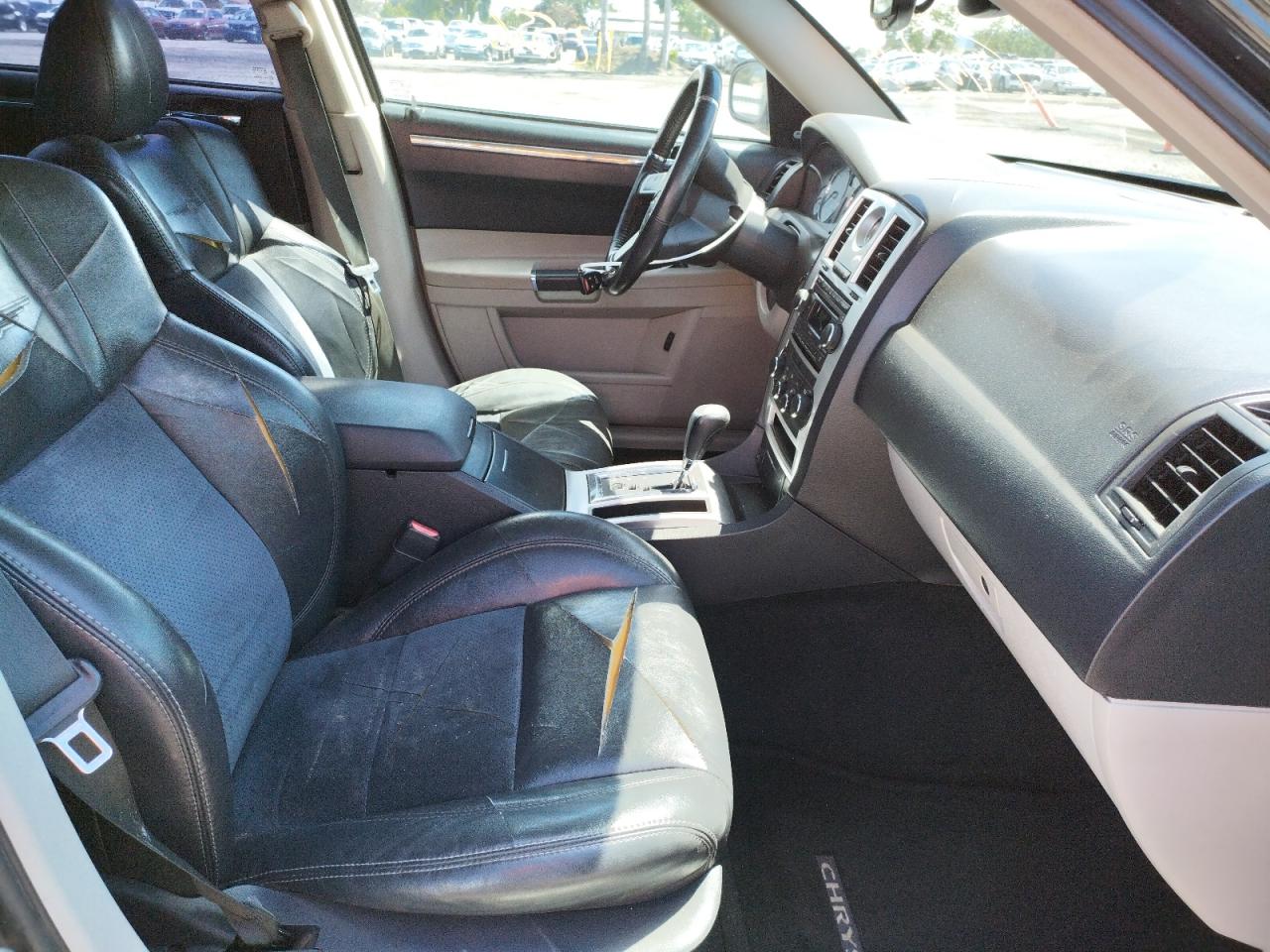 Photo 5 from auction – 2007 CHRYSLER 300C with VIN 2C3KA63H17H783351