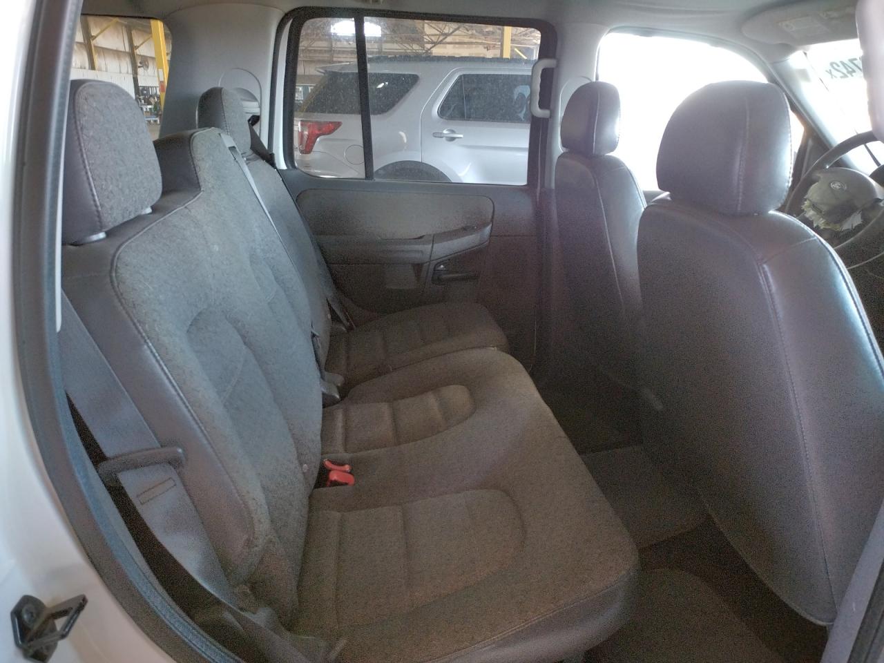 Photo 6 from auction – 2005 FORD EXPLORER X with VIN 1FMZU62EX5UA37219